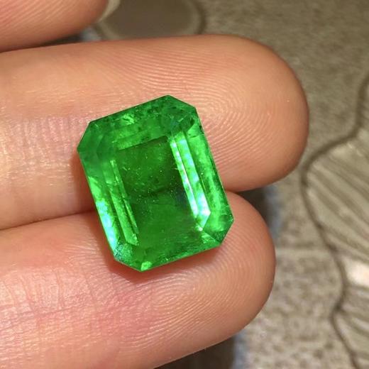 7.37ct  祖母绿裸石 商品图3