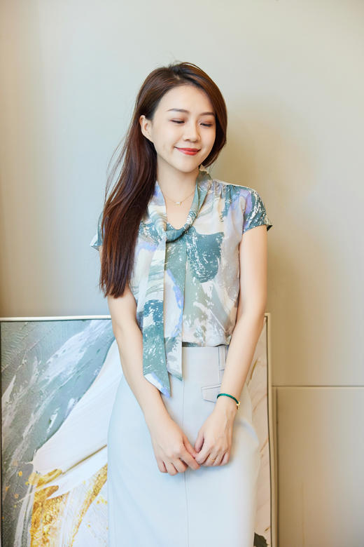 莫兰迪绿晕染真丝衬衣 商品图3