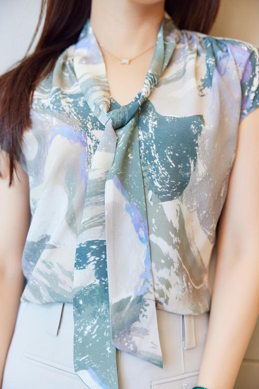 莫兰迪绿晕染真丝衬衣 商品图4