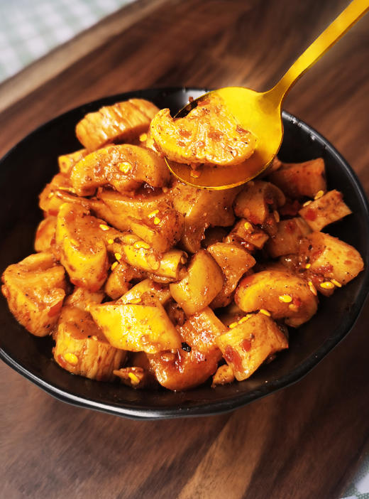 👍【 还口以萝卜干】🥕 微辣，麻辣都好吃❤️ 👉色：色泽光润饱满，口口香辣，回味无穷😋 👉香：香气诱人，鲜辣入味🌶，口感倍增 👉味 商品图5