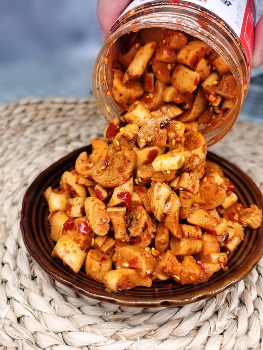 👍【 还口以萝卜干】🥕 微辣，麻辣都好吃❤️ 👉色：色泽光润饱满，口口香辣，回味无穷😋 👉香：香气诱人，鲜辣入味🌶，口感倍增 👉味 商品图4