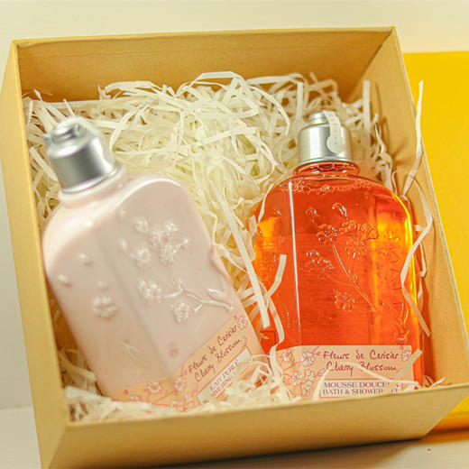 欧舒丹白樱花沐浴露身体乳套装（250ml+250ml）新旧包装随机发 礼盒礼袋 商品图2