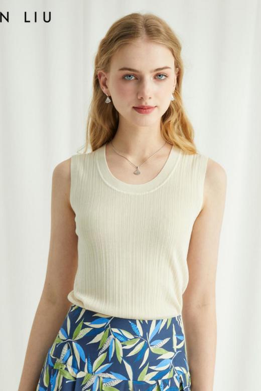VIVIAN LIU薇薇安刘TR2426303春女装新款圆领宽罗纹领口针织背心 商品图5