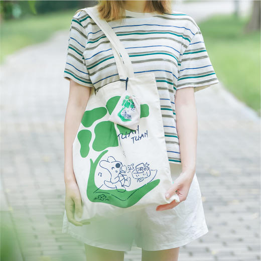 团团手绘风便携帆布包 商品图1