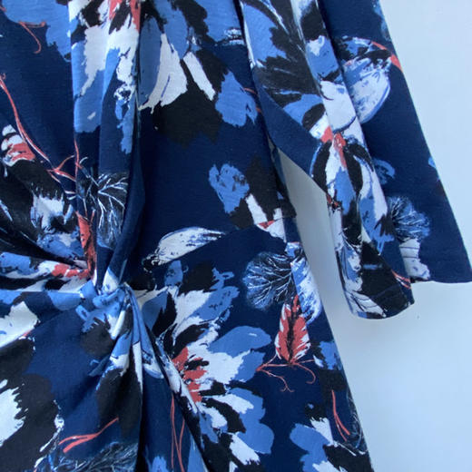 VIVIAN LIU R2427401春女装新款V领腰部打结七分袖针织连衣裙 商品图3