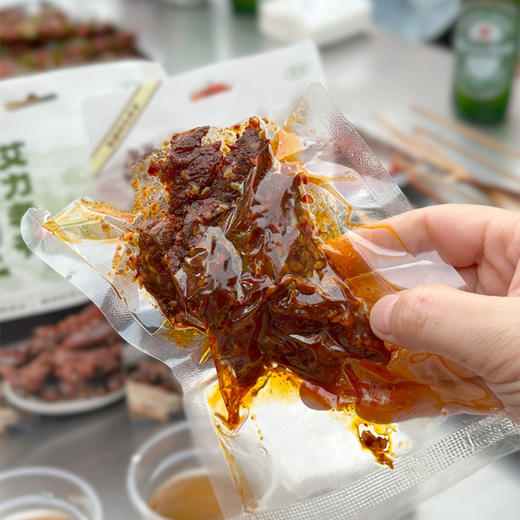 出游bi备健康零食【艾力老爷-新疆牛肉干】百年老工艺制作100%纯牛后腿肉！ 无防腐剂‼无大豆蛋白！全是原切大块草饲褐牛后腿肉！拒绝合成肉！七分干三分润，没有碎肉！ 商品图3