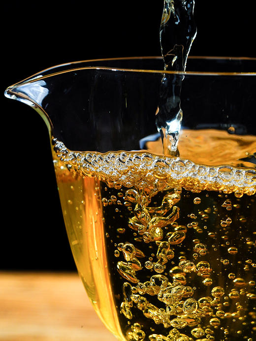 【龙团贡茶困鹿山】2024年版升级来袭，让更好成为必然 非遗传承人王天制作团茶 普洱茶生茶 500克/团 4团/箱 商品图5