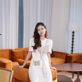 两三事2024夏季新款甜美蕾丝印花拼接假两件t恤女宽松