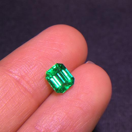 1.02ct 祖母绿裸石 商品图1