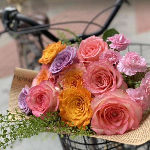 【夏日多巴胺】爱沙➕金色海岸➕紫霞仙子（共10支新鲜玫瑰）➕赠送2支多丁➕随机新鲜配叶 商品图2