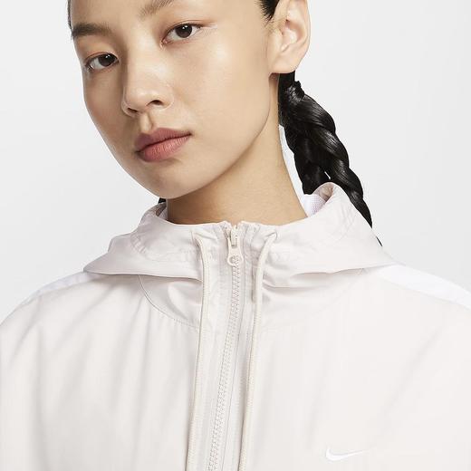 Nike/耐克外套女秋季跑步运动宽松休闲梭织连帽夹克FV6299-104 商品图2