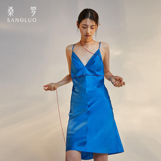 桑罗真丝吊带睡裙女V领露背性感睡衣蕾丝拼接收腰显瘦2024年新款 商品图1