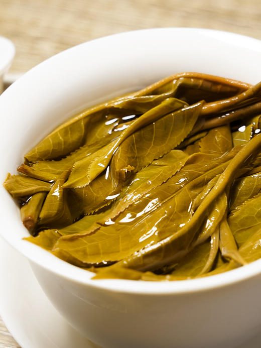 【龙团贡茶困鹿山】2024年版升级来袭，让更好成为必然 非遗传承人王天制作团茶 普洱茶生茶 500克/团 4团/箱 商品图4