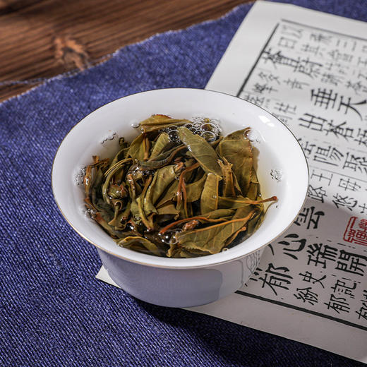 [买5送1]2017《茶王树乔木》春茶 200克*1饼 商品图3