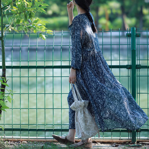 蓝小花苎麻连衣裙 商品图4