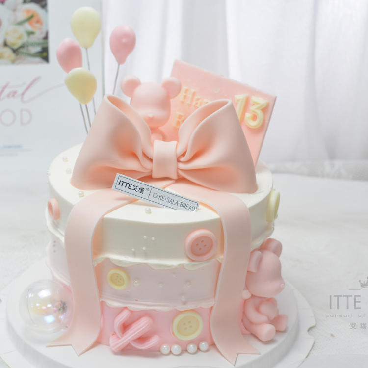 【粉色小熊蝴蝶结】动物奶油、纯手工巧克力配件，新鲜水果布丁夹心！巧克力牌上的数字请备注哈~