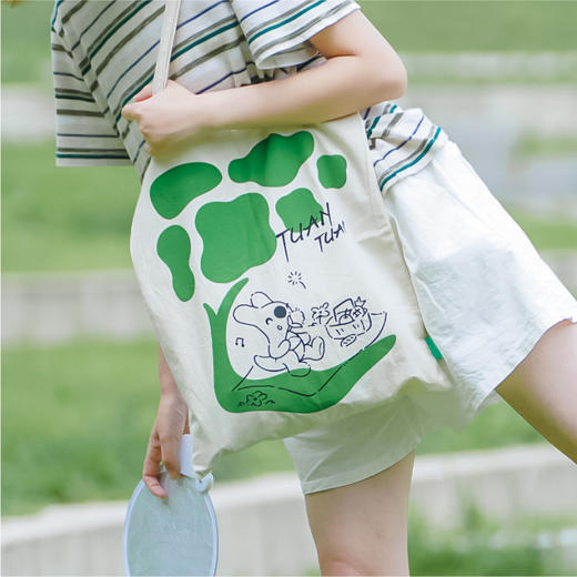 团团手绘风便携帆布包 商品图0