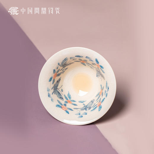 问鼎钧瓷鹅黄青花绪风杯（花蝶辞） 商品图4