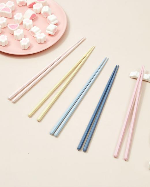 🌅19.9元共10双🥢家用好物『双枪马卡龙抗菌六角合金筷』❄️ 六边筷身，😎握感舒适 专人专筷，健康分食💦 商品图3