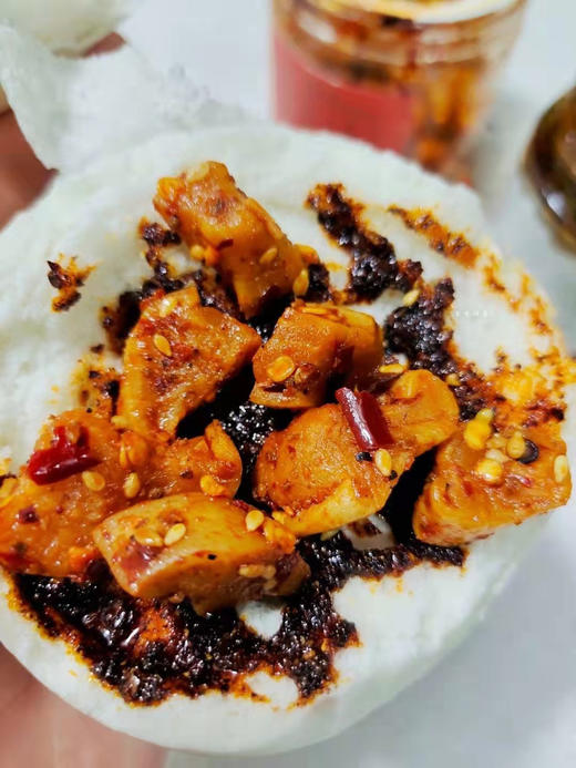 👍【 还口以萝卜干】🥕 微辣，麻辣都好吃❤️ 👉色：色泽光润饱满，口口香辣，回味无穷😋 👉香：香气诱人，鲜辣入味🌶，口感倍增 👉味 商品图2