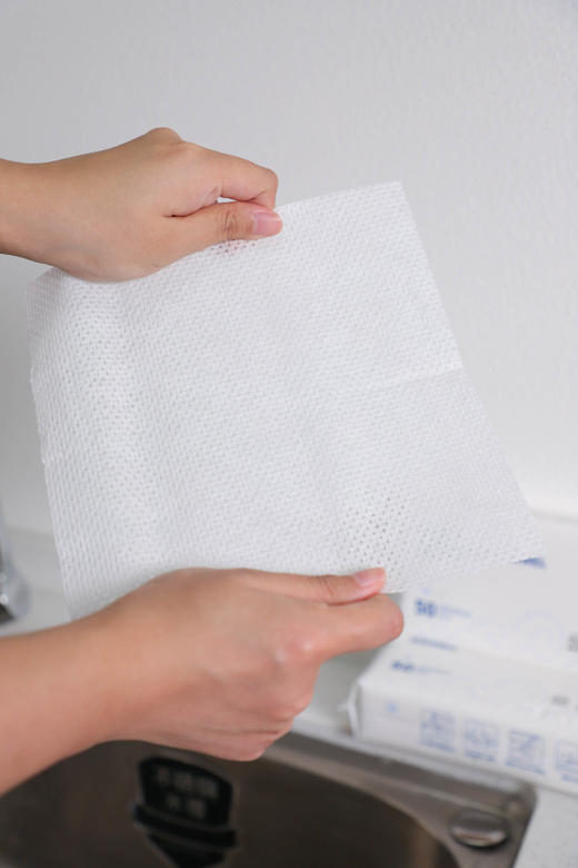 //【GRAREY格瑞亚-泡泡洗碗巾】 沾水就能起泡泡的洗碗巾🔻自带浓缩清洗剂，遇水起泡 🔻A类标准洗洁精，碗锅放心洗 🔻揉搓不易烂，遇水不易破 商品图3