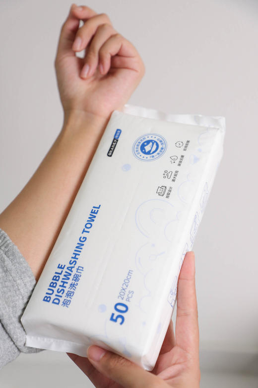 //【GRAREY格瑞亚-泡泡洗碗巾】 沾水就能起泡泡的洗碗巾🔻自带浓缩清洗剂，遇水起泡 🔻A类标准洗洁精，碗锅放心洗 🔻揉搓不易烂，遇水不易破 商品图1