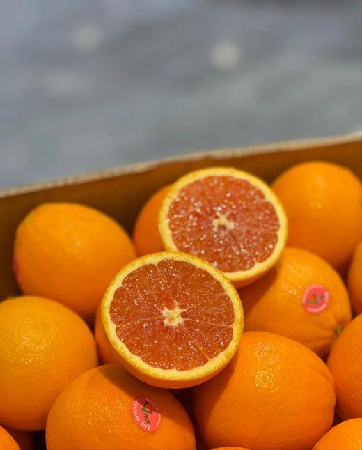 【澳洲🇦🇺血橙🍊】鲜红色果肉，果香浓郁，纤维细，汁水足💦 黄金酸甜比，口感丰富，咬上一口，满口橙香🍊，淡淡的花香味🌸，正是清新活力的澳洲阳光味🤩 商品图5