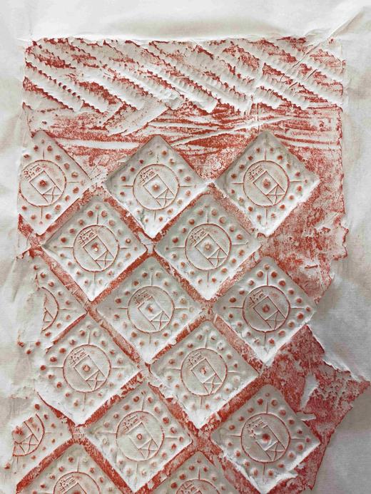 “汉代五铢钱纹砖”朱拓一纸，50*20cm，售价120元。题跋仅供参考。

“有钱人家”，此砖出自许都遗址，殆汉人之理想，望富贵也。藏家得自漯河古玩城，虽然残缺但形貌清晰、字口犀利。 商品图2