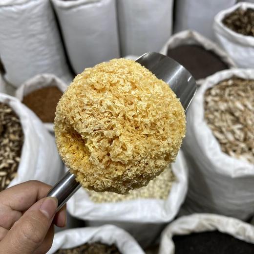银耳  形紧密小巧，泡发后柔软洁白，半透明，含胶质高，富有弹性 商品图3