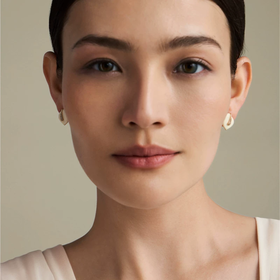 2楼Fellala/翡拉拉新品「马蹄莲」百搭小耳钉清雅华丽温柔 款号924409101 吊牌价569 现价529