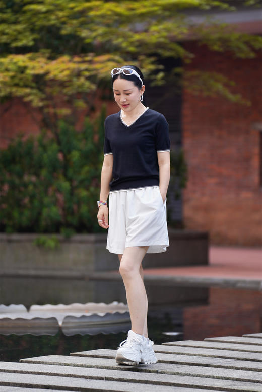 臣禾V领针织T恤JZ242050322 商品图2