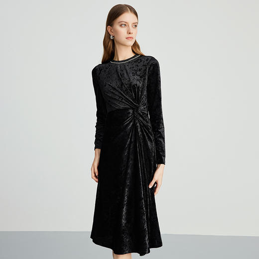 EITIE爱特爱优雅法式复古丝绒暗纹收腰黑色连衣裙秋季新款C2407402（轻微浮色 ，不要跟浅色系衣服一起穿/洗） 商品图2