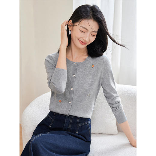 【专属特价】熙世界法式重工绣花针织开衫2025秋季新款休闲宽松小个子短外套 商品图1