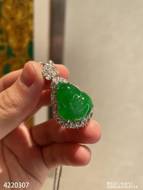 老坑艳绿葫芦吊坠【4220307】具体价格微信咨询