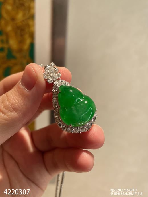 老坑艳绿葫芦吊坠【4220307】具体价格微信咨询 商品图0