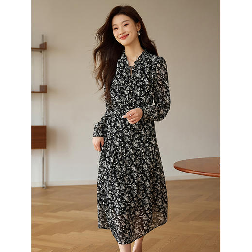 【五折购】熙世界气质复古黑色碎花连衣裙2025秋季新款收腰显瘦雪纺长裙子 商品图2