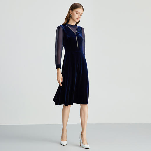 EITIE爱特爱气质优雅网纱拼接丝绒深蓝色收腰连衣裙秋季新款C2407422 商品图3