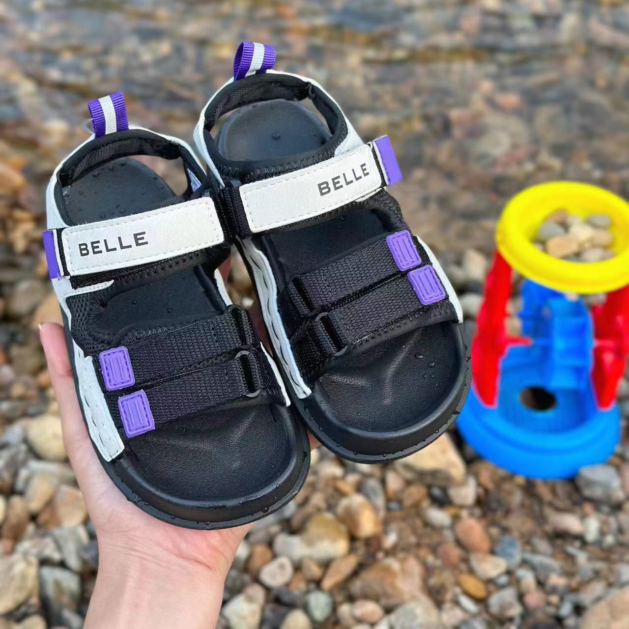 【中大童露趾镂空溯溪鞋】百丽品牌直发！🌲出门游玩必备时尚好物  轻盈舒适，步履轻盈✅风格简约、精美，又充满童趣！✅鞋身轻便，橡胶大底防滑慢回弹❗减震耐磨 ✅粘扣设计，方便穿脱！ 即穿即走