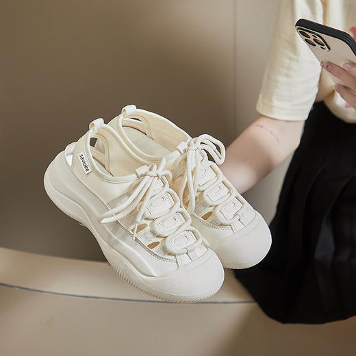 【2024年新款凉鞋，Savioke轻便镂空凉鞋】米白色/黑色，可游玩、可户外攀岩爬山、可日常穿。上脚轻便，百搭时尚款凉鞋，镂空设计更透气，排水效果好，脚床贴合足底，柔软防滑设计~ 商品图8