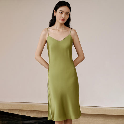 金三塔重磅19姆米真丝 玲珑曲线 斜裁长款真丝吊带裙可搭配可外穿  YSFCC301 商品图1