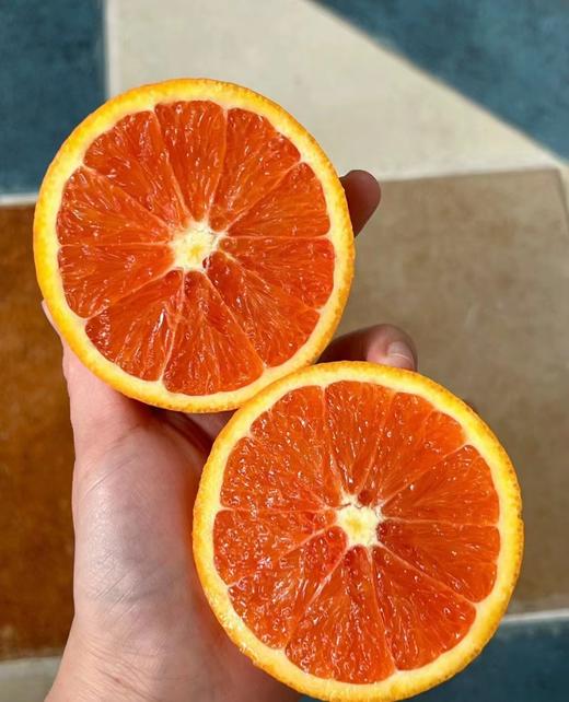 【澳洲🇦🇺血橙🍊】鲜红色果肉，果香浓郁，纤维细，汁水足💦 黄金酸甜比，口感丰富，咬上一口，满口橙香🍊，淡淡的花香味🌸，正是清新活力的澳洲阳光味🤩 商品图0