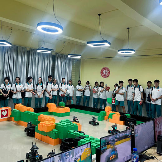 【团体定制】白云·机器人与编程探究 亲子/独立研学一日营 | 机器人科普讲堂，欣赏机器人表演，AI象棋对决，机甲大战互动体验，机器人编程实践 商品图1