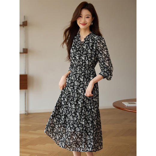 【五折购】熙世界气质复古黑色碎花连衣裙2025秋季新款收腰显瘦雪纺长裙子 商品图1