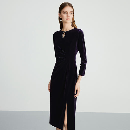 EITIE爱特爱优雅气质钻饰褶皱收腰开叉紫色丝绒连衣裙秋新款C2407404 商品图1
