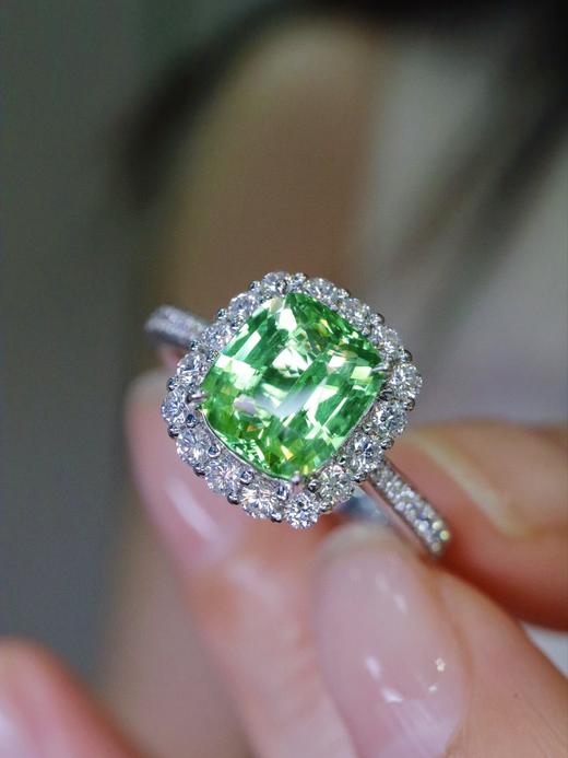 2.06ct 沙弗莱戒指 商品图3