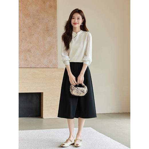 【专属特价】熙世界新中式白色针织衫女2025早秋新款国风复古旗袍式立领上衣 商品图4