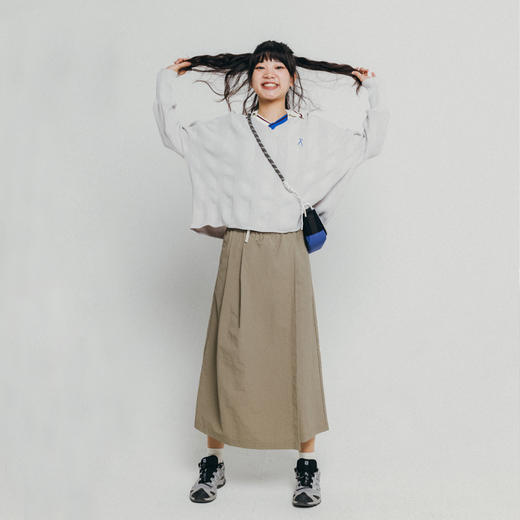 【出游季特惠】ACMEITEM爱棵米 户外防泼水纯色中腰宽松长款休闲长裙 女款GAF2020871E 商品图2