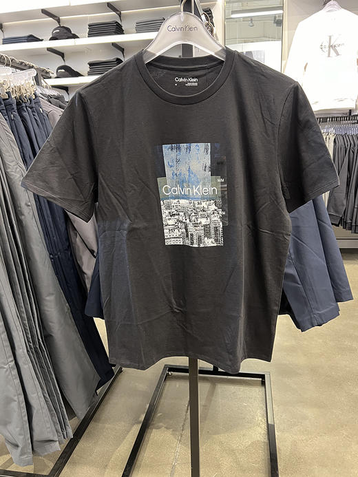 Calvin Klein/CK 男士夏季胸前印花舒适透气休闲圆领短袖T恤 商品图1