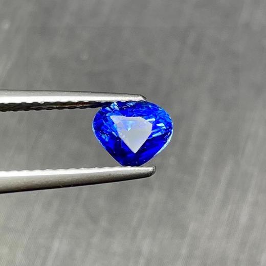 1.06ct 蓝宝石裸石 商品图5