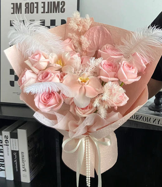 薄雾玫瑰--粉色系玫瑰混搭花束 商品图0